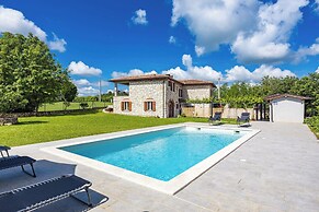 Charming Villa With Pool