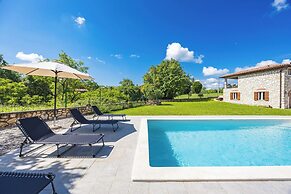 Charming Villa With Pool