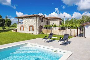 Charming Villa With Pool