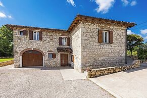 Charming Villa With Pool