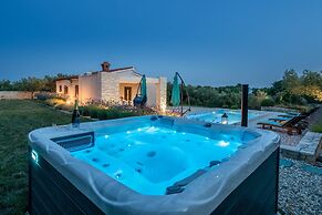 Luxe Villa With Jacuzzi and Pool