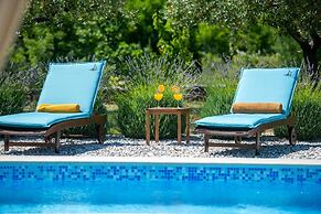 Luxe Villa With Jacuzzi and Pool