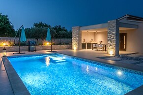 Luxe Villa With Jacuzzi and Pool