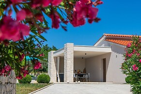 Luxe Villa With Jacuzzi and Pool