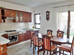 Apartment With Terrace & Lovely Garden