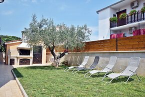 Apartment With Terrace & Lovely Garden