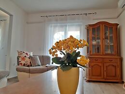 Apartment With Terrace & Lovely Garden