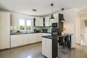 Spacious Rural Villa w/ Pool