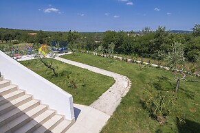 Spacious Rural Villa w/ Pool