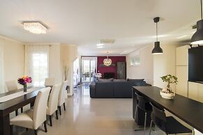 Spacious Rural Villa w/ Pool