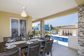 Spacious Rural Villa w/ Pool
