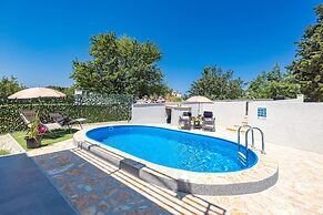 Villa With Private Pool in Baderna