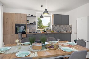Villa With Private Pool in Baderna