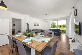 Villa With Private Pool in Baderna