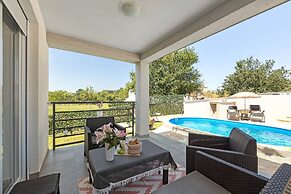 Villa With Private Pool in Baderna
