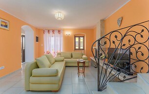 Villa in Skitaca With Pool and Sea Views
