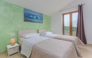 Villa in Skitaca With Pool and Sea Views