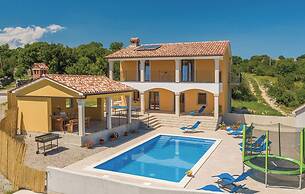 Villa in Skitaca With Pool and Sea Views