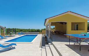 Villa in Skitaca With Pool and Sea Views
