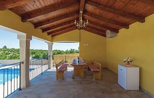 Villa in Skitaca With Pool and Sea Views