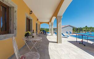 Villa in Skitaca With Pool and Sea Views