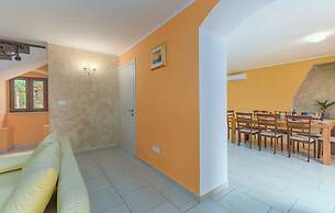 Villa in Skitaca With Pool and Sea Views