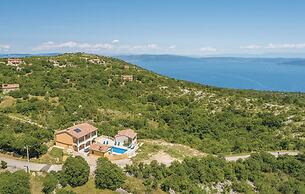 Villa in Skitaca With Pool and Sea Views