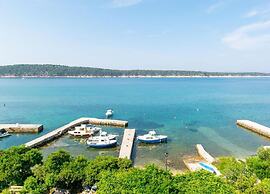 Beautiful Studio Apartment Near Sandy Beaches