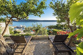 Beautiful Studio Apartment Near Sandy Beaches