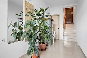 Beautiful Studio Apartment Near Sandy Beaches