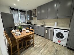 Close Central London 2 bed Flat Sleeps 4