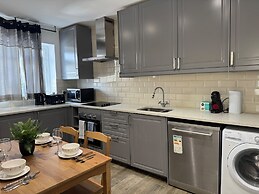 Close Central London 2 bed Flat Sleeps 4