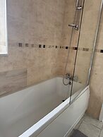 Close Central London 2 bed Flat Sleeps 4