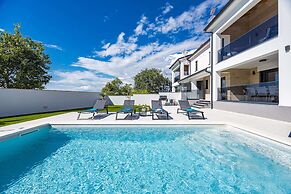 Villa by the Beach in Pula