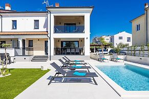 Villa by the Beach in Pula
