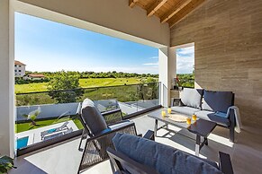 Villa by the Beach in Pula