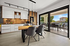 Villa by the Beach in Pula