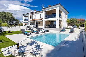 Villa by the Beach in Pula