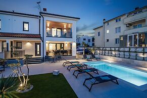 Villa by the Beach in Pula