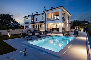 Villa by the Beach in Pula