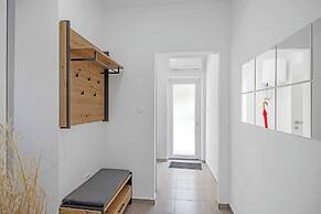 Apartment With Shared Garden in Banjol