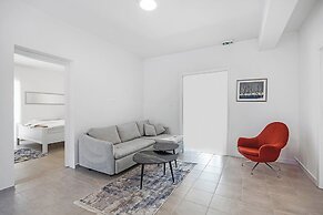 Apartment With Shared Garden in Banjol