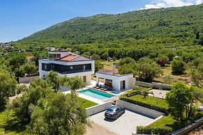 Luxurious Villa in Drenje