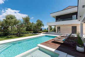 Luxurious Villa in Drenje