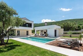 Luxurious Villa in Drenje