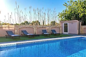Spacious Villa in Pula With Heated Pool