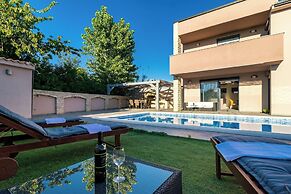 Spacious Villa in Pula With Heated Pool