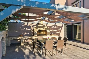Spacious Villa in Pula With Heated Pool