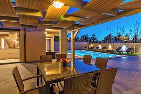 Spacious Villa in Pula With Heated Pool
