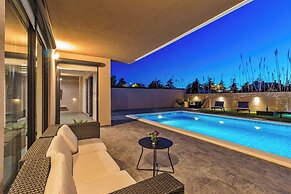 Spacious Villa in Pula With Heated Pool